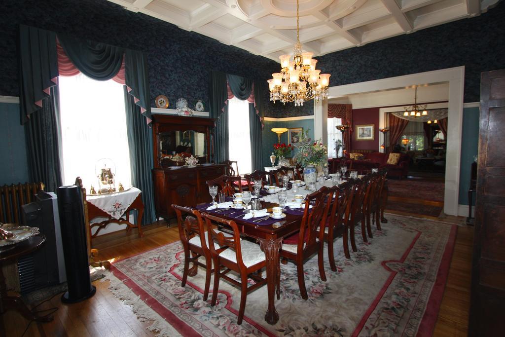 Lion And The Rose Victorian Guest House Portland Exterior photo