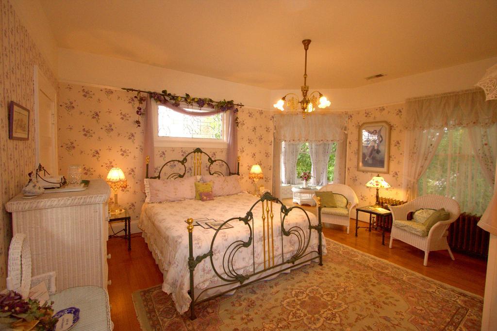 Lion And The Rose Victorian Guest House Portland Exterior photo
