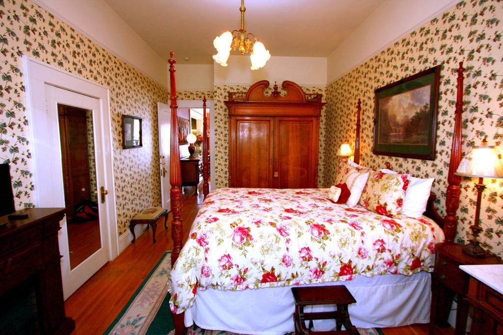 Lion And The Rose Victorian Guest House Portland Exterior photo