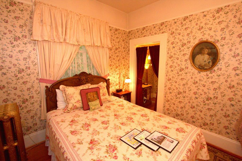 Lion And The Rose Victorian Guest House Portland Exterior photo