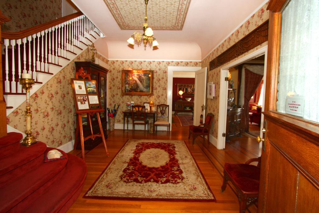 Lion And The Rose Victorian Guest House Portland Exterior photo