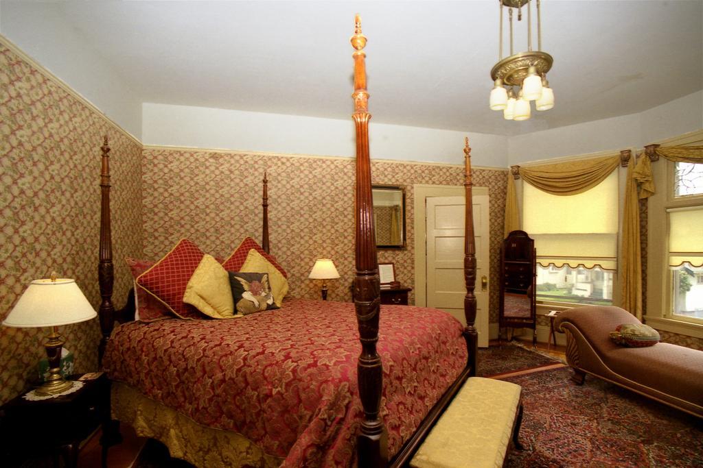 Lion And The Rose Victorian Guest House Portland Exterior photo