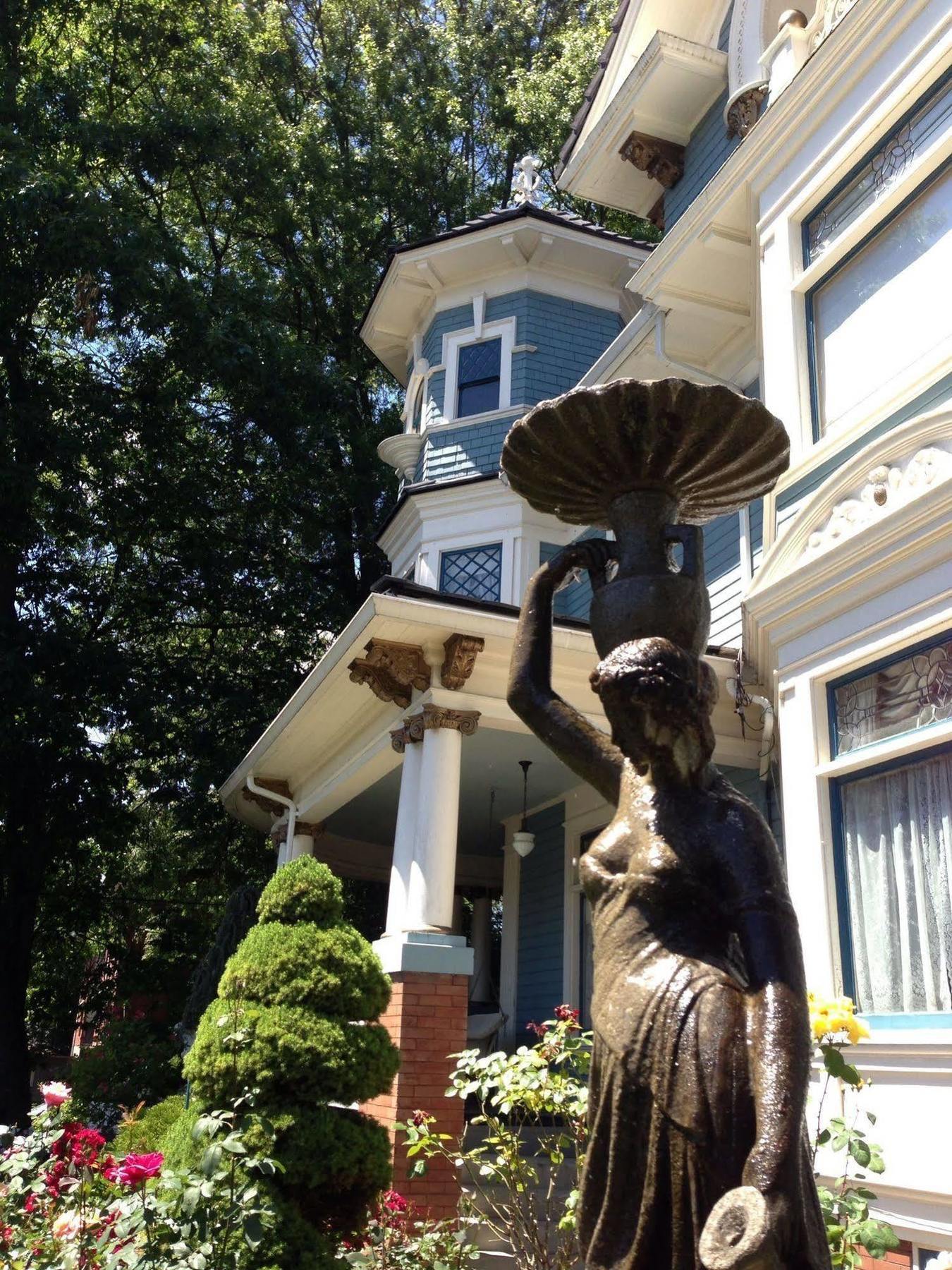Lion And The Rose Victorian Guest House Portland Exterior photo